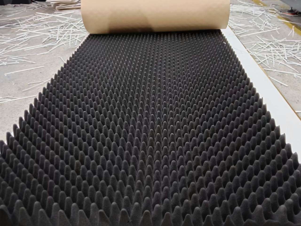 聚酯纖維隔音棉環保且易於處理的隔音棉材料，對人體無害，安裝過程中不會產生刺激性纖維，是家庭使用的理想選擇。